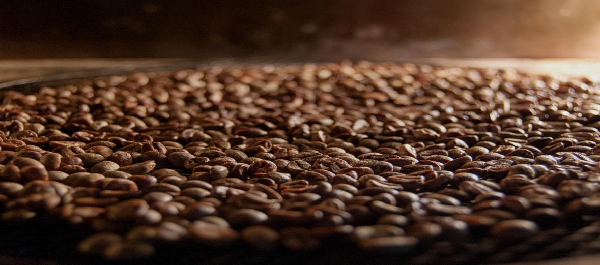 Historia kawy, czyli skąd się wziął pomysł na napar z ziaren kawowca?